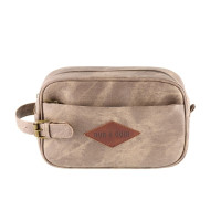 Trousse de toilette Dur à cuire, Derrière la porte