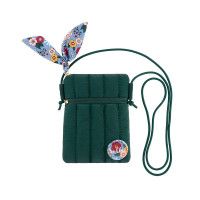 Sac Bandoulière et Badge So Chic, Derrière la porte