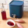Le Kube 2,3L Genièvre, Komby