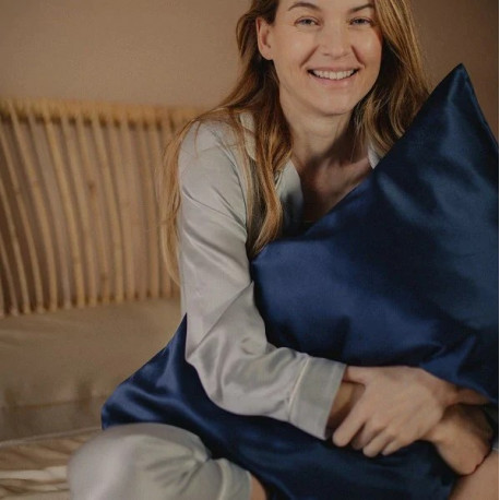 taie d'oreiller en soie 65 x 65 cm bleu nuit, emily's pillow - emily's pillow