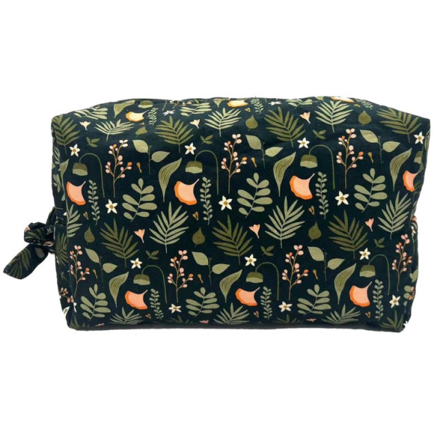 Trousse Lily Rituel de Beauté, Derrière la porte