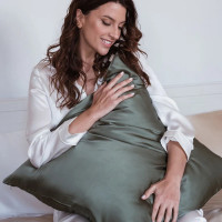 Taie d'Oreiller en Soie 65 x 65 cm Vert Sauge, Emily's Pillow