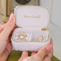 Mini Boîte à Bijoux de Voyage Marie Moumoute Blanc, Maison Scarlett