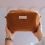 Trousse de toilette Charlotte Moumoute Camel, Maison Scarlett