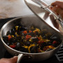 The Wok avec Couvercle, Atma