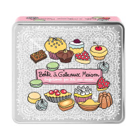 Boîte à Gâteaux Maison, Derrière la porte