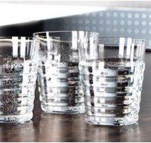 Les verres et gobelets à eau.