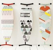 Les tables à repasser et sacs à linge